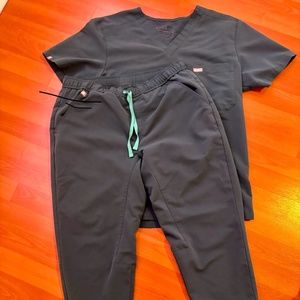 Men Figs Leon Top size M + Tansen Pant Caribbean Blue size M/S